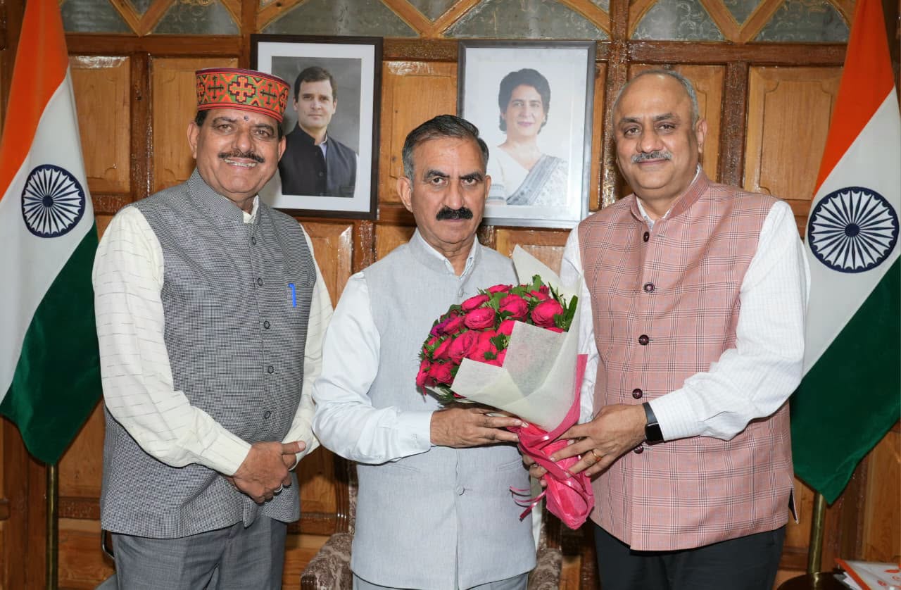 एसजेवीएन के निदेशक (परियोजनाएं) ने हिमाचल प्रदेश के माननीय मुख्यमंत्री से मुलाकात की।